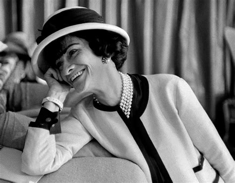 comment est que coco chanel est devenu creatrice|coco chanel profession.